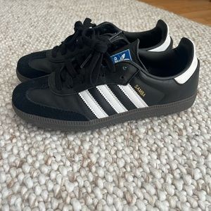 Adidas samba size 6 men’s/ 7 women’s